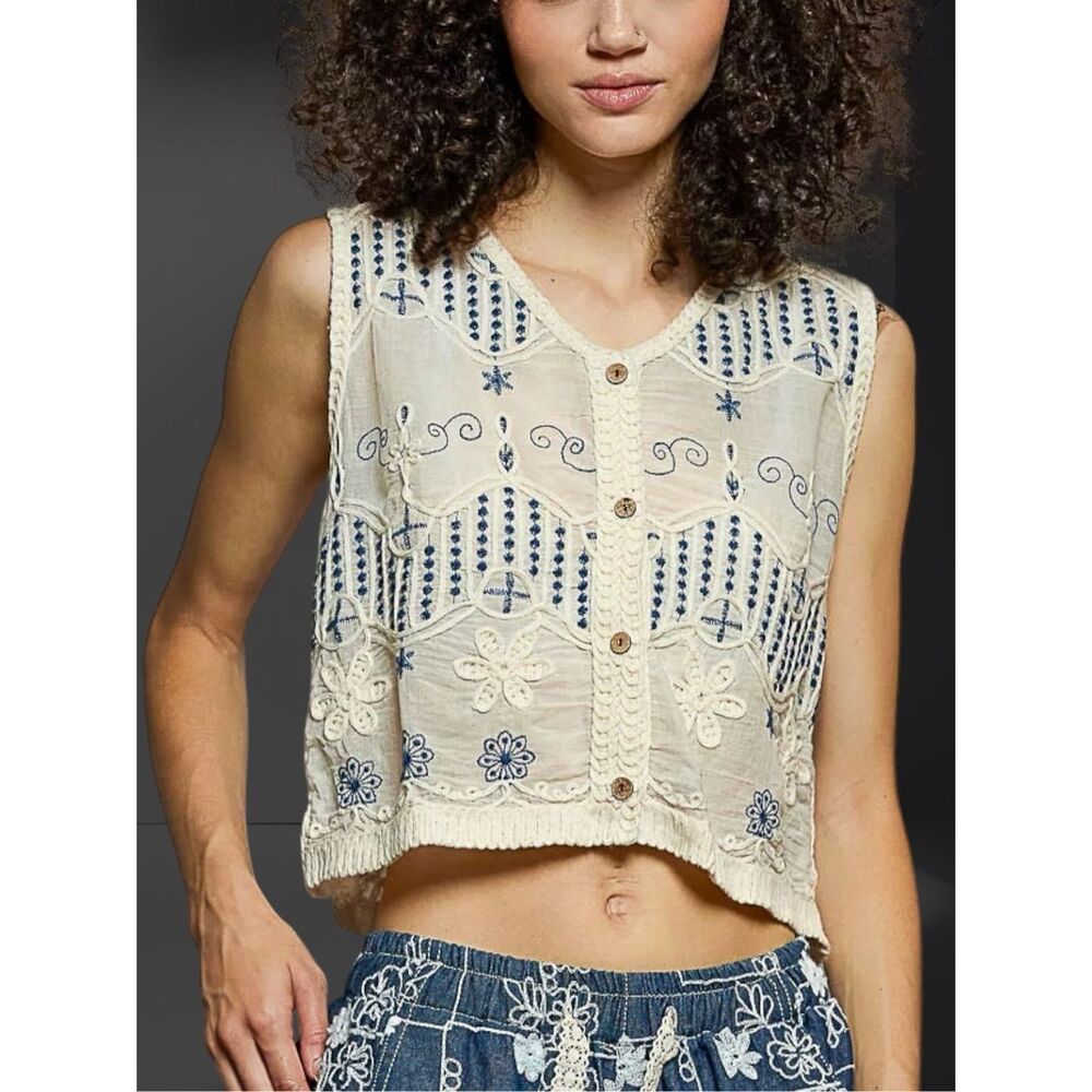 POL Crochet Vest Embroidered Floral Boho Cropped Button Front Ivory Sleeveless